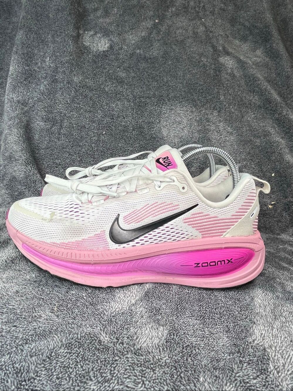 Nike Air Zoom Vomero 18 Summit White Elemental Pink Women Size 9 Running Shoes H